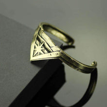 Load image into Gallery viewer, Wonder Woman Tiara-Style Bangle - Fandom World Store